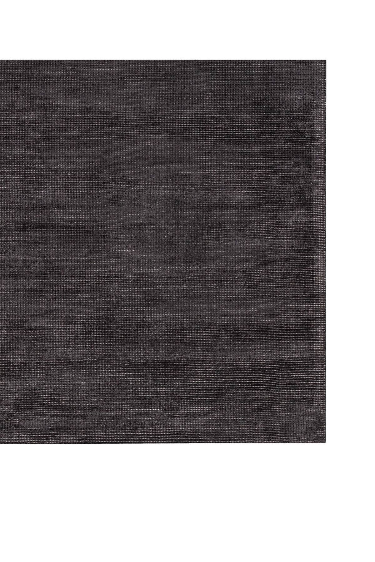 Livas Rug in Black