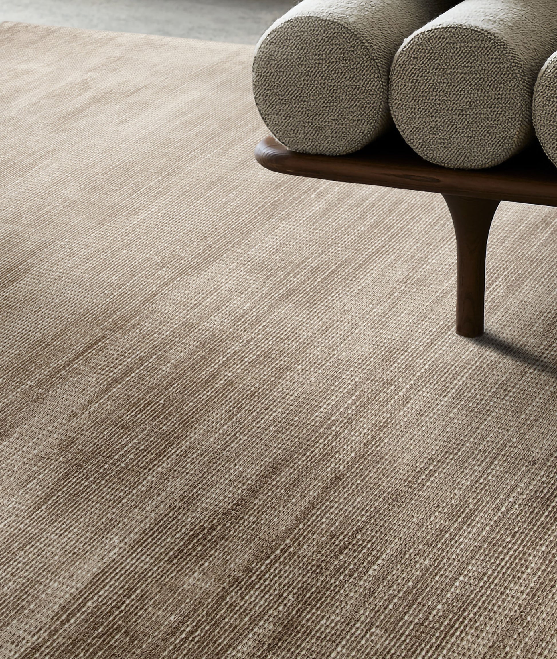 Livas Rug in Mink
