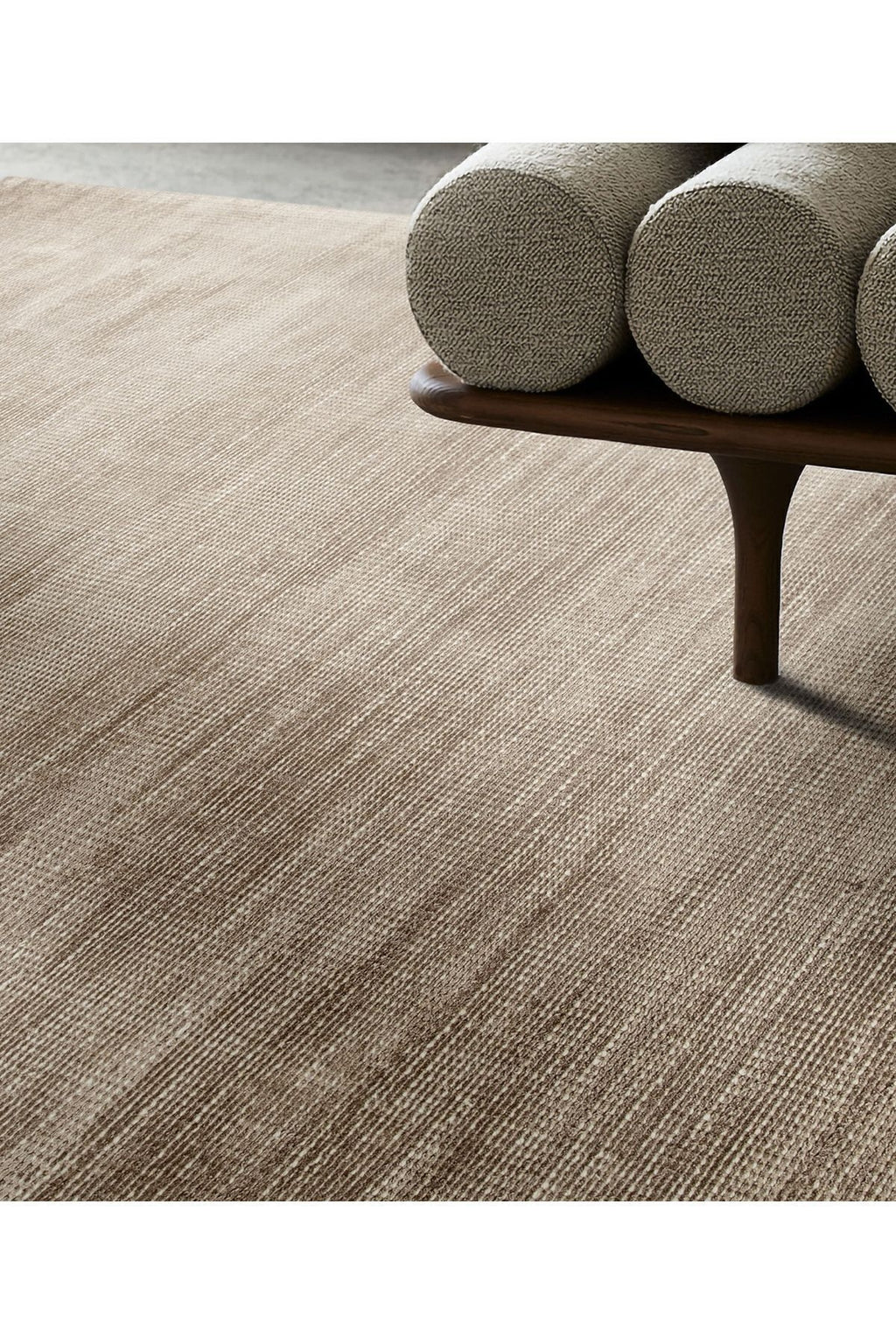 Livas Rug in Mink