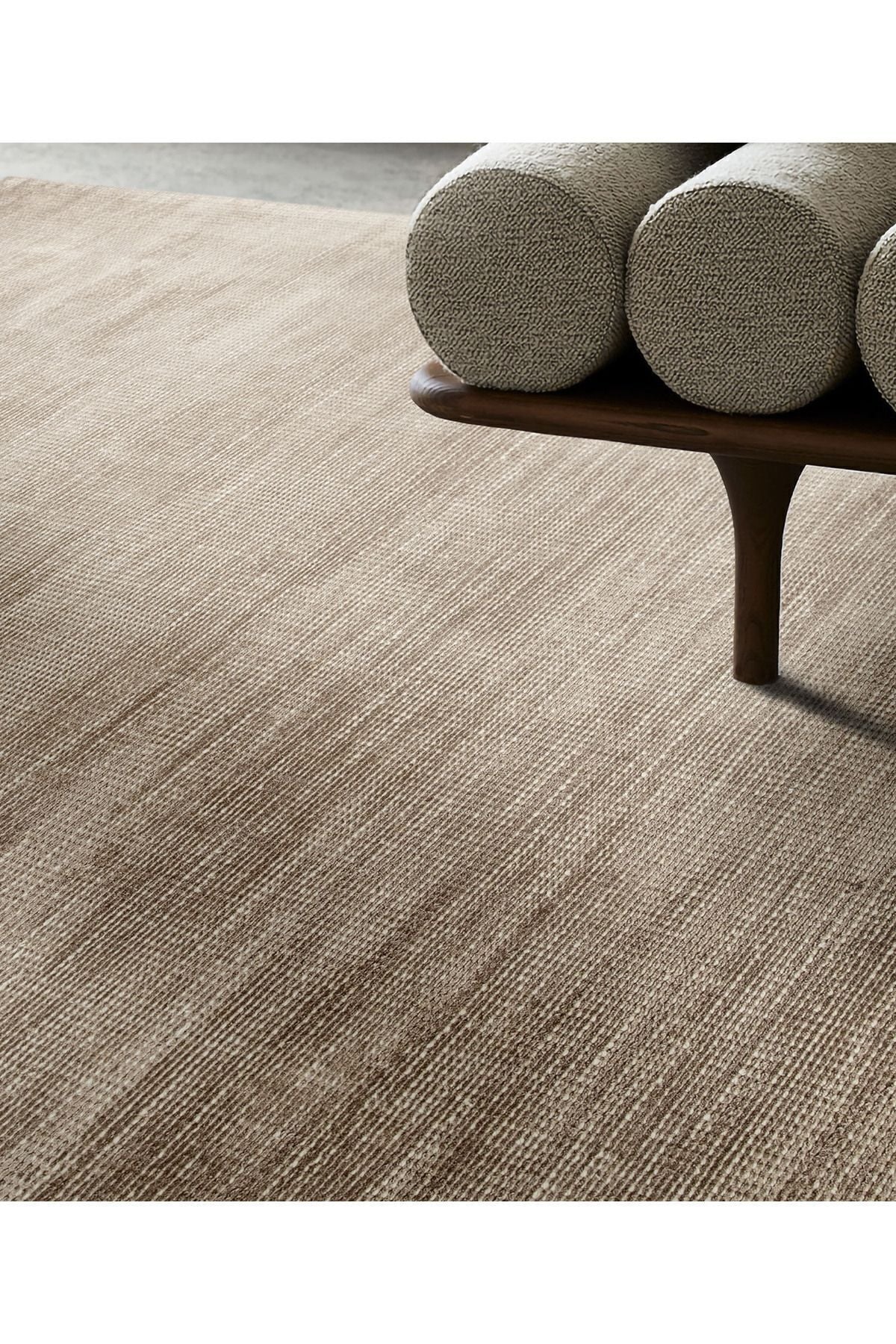 Livas Rug in Mink